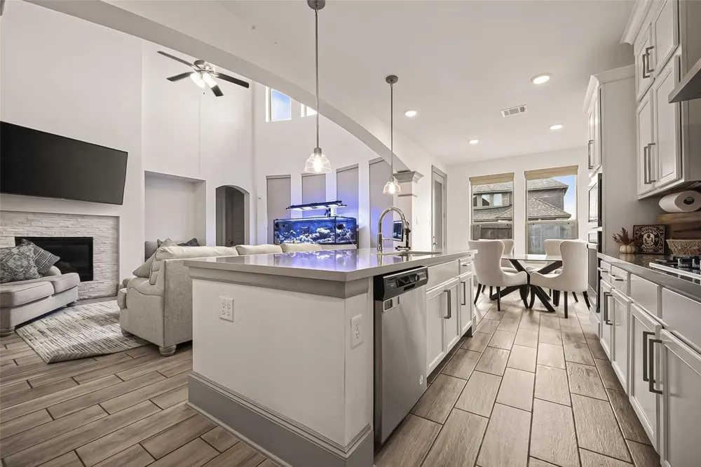 2225 Bellano Bay Drive La Marque, TX 77568