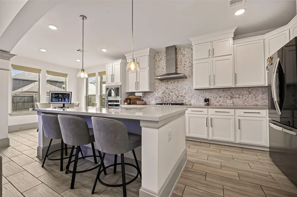 2225 Bellano Bay Drive La Marque, TX 77568