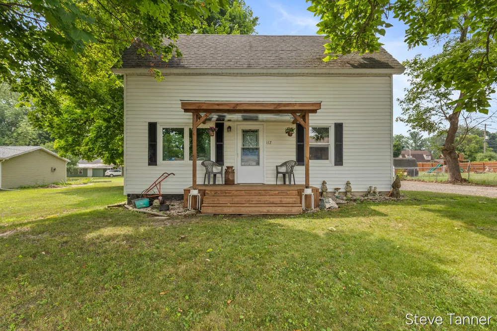 117 W Pine Street Edmore, MI 48829