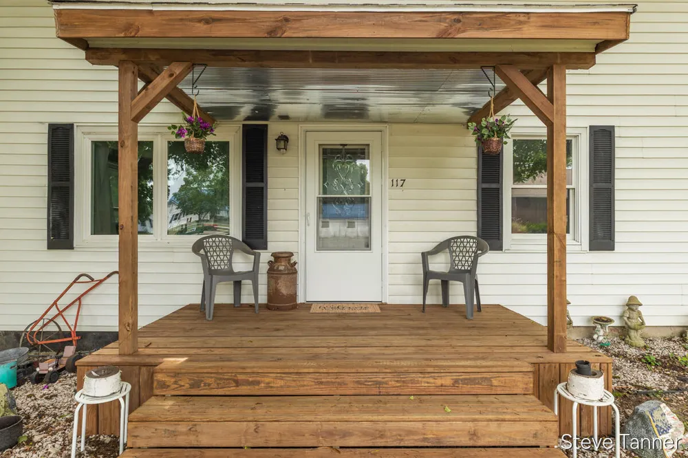 117 W Pine Street Edmore, MI 48829
