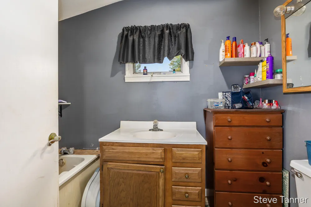 117 W Pine Street Edmore, MI 48829