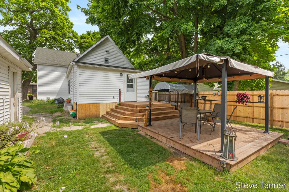 117 W Pine Street Edmore, MI 48829