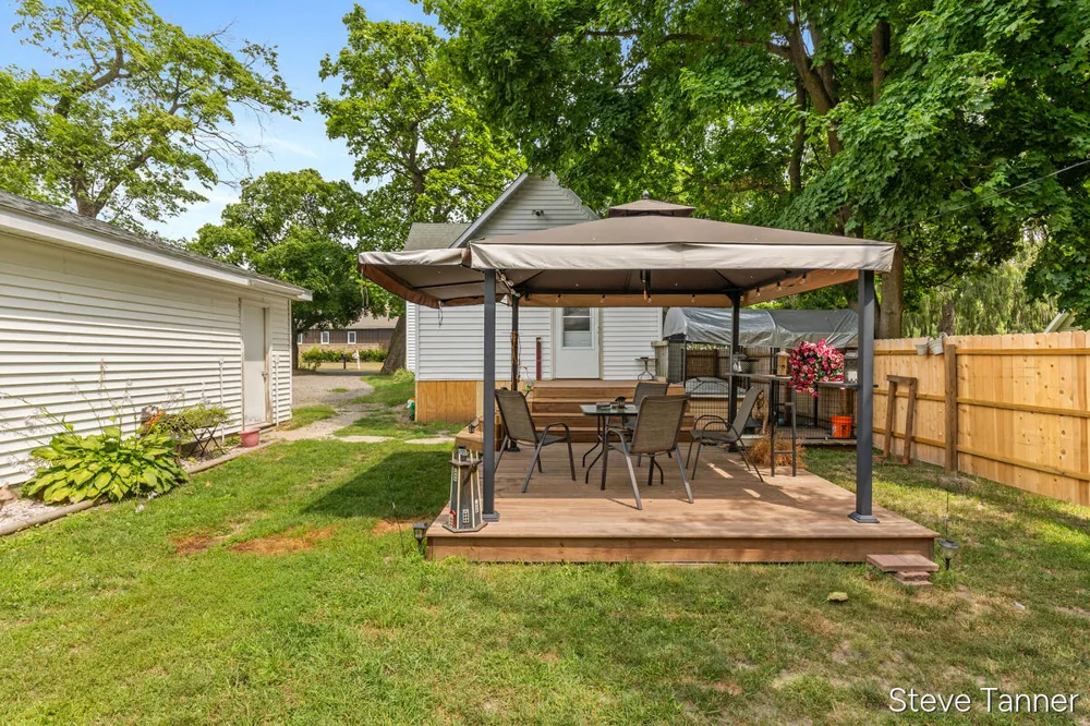 117 W Pine Street Edmore, MI 48829