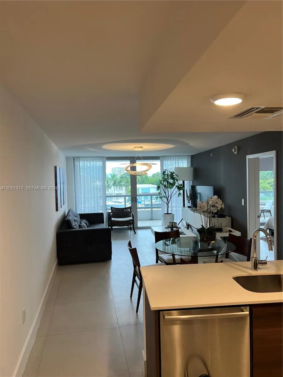 9261 E Bay Harbor Dr #403 Bay Harbor Islands, FL 33154