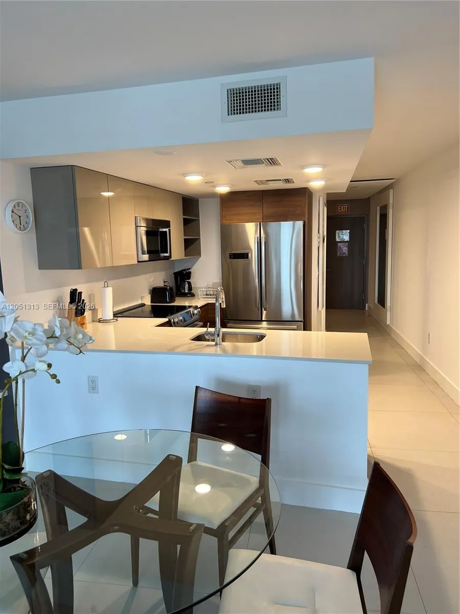 9261 E Bay Harbor Dr #403 Bay Harbor Islands, FL 33154