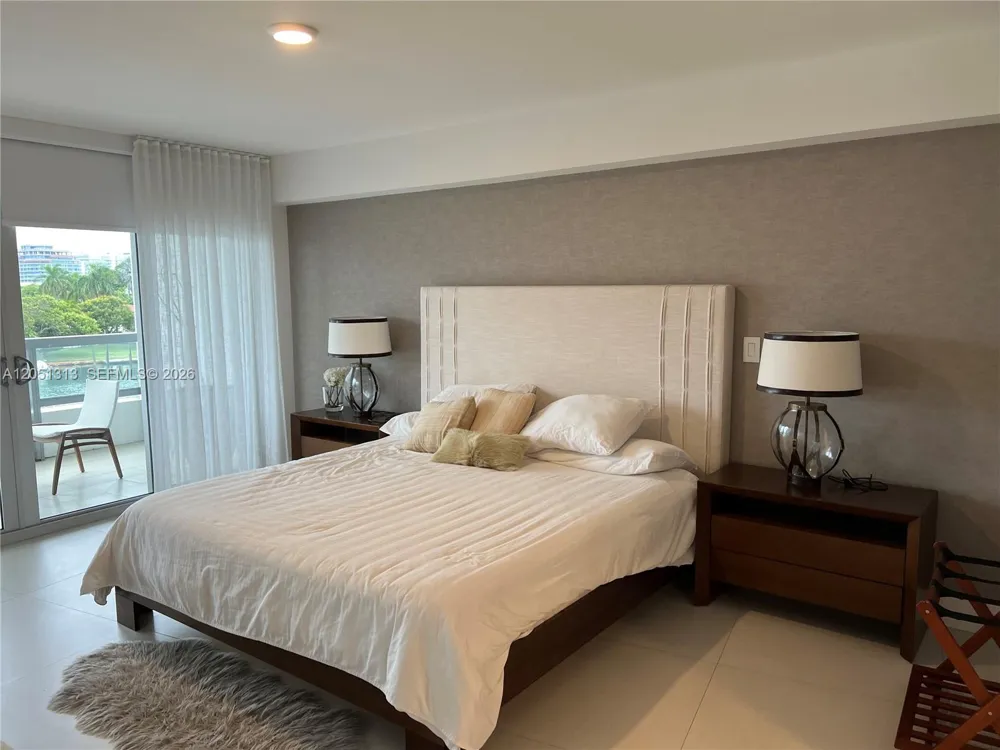 9261 E Bay Harbor Dr #403 Bay Harbor Islands, FL 33154