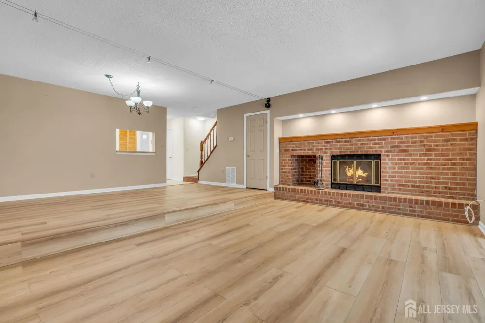 91 Chelsea Court #14 Franklin, NJ 08823