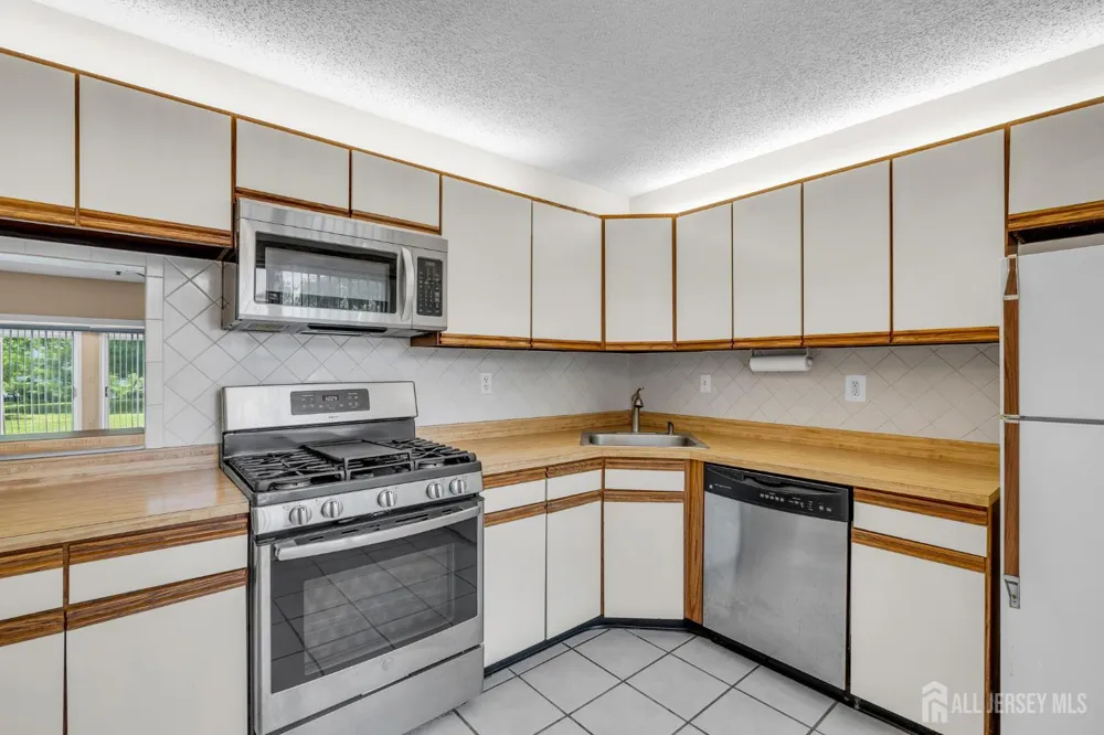 91 Chelsea Court #14 Franklin, NJ 08823