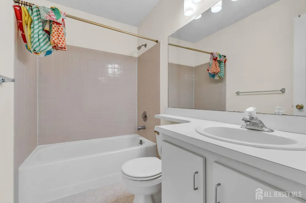 91 Chelsea Court #14 Franklin, NJ 08823