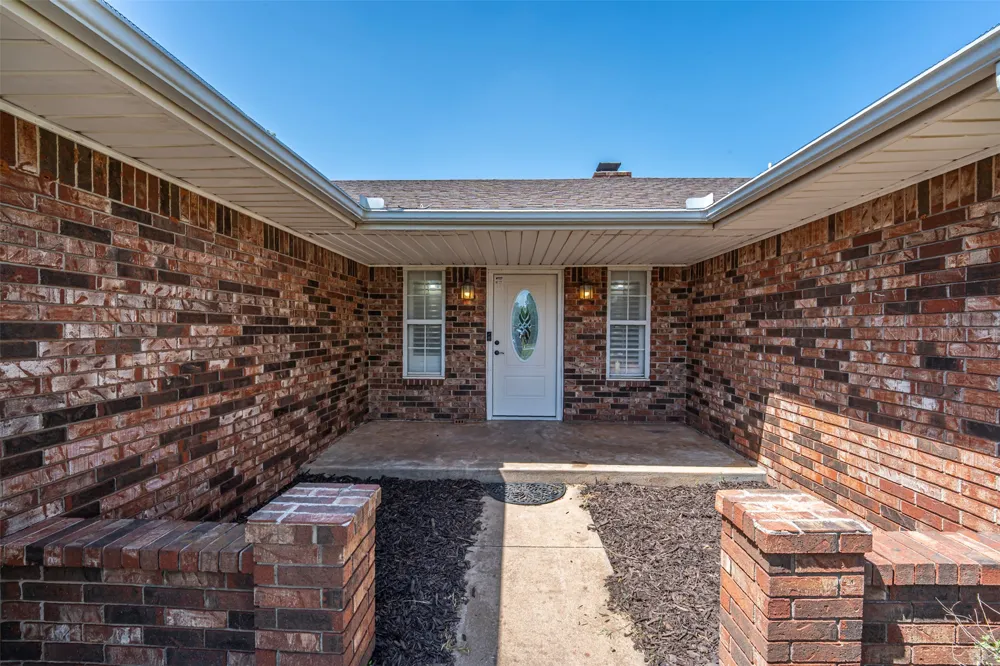 103 E Lakeview Court Tecumseh, OK 74873