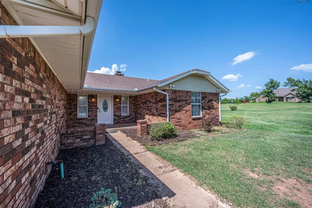 103 E Lakeview Court Tecumseh, OK 74873