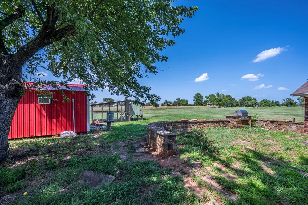 103 E Lakeview Court Tecumseh, OK 74873