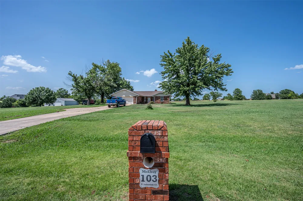103 E Lakeview Court Tecumseh, OK 74873