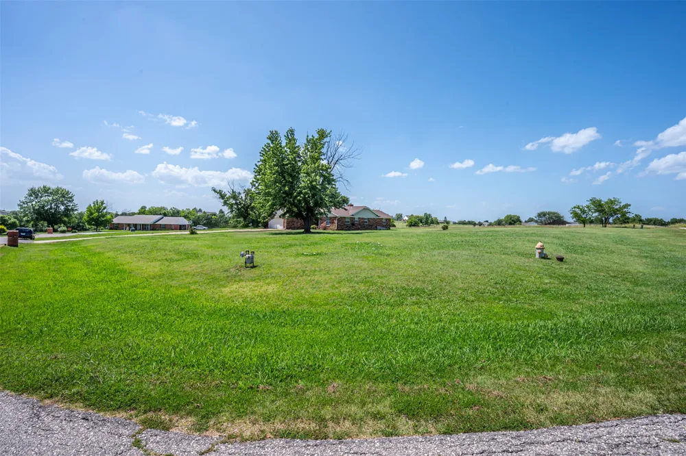 103 E Lakeview Court Tecumseh, OK 74873