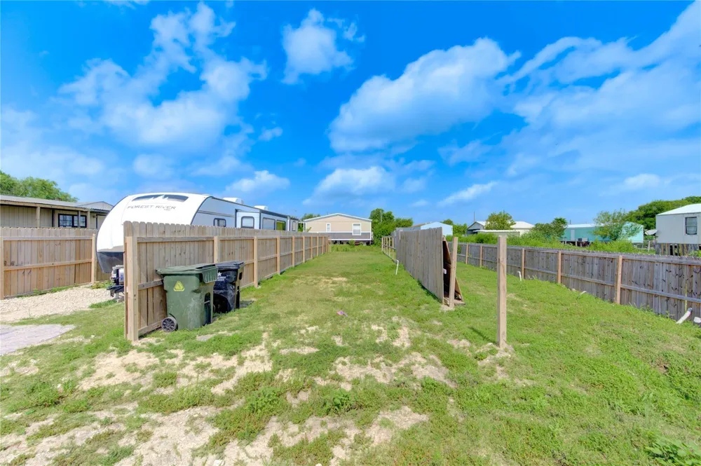 936 13th Street Dickinson, TX 77539