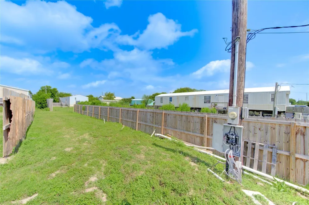 936 13th Street Dickinson, TX 77539