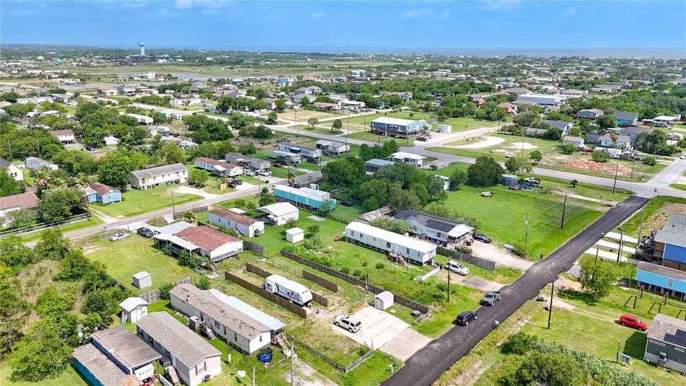 936 13th Street Dickinson, TX 77539