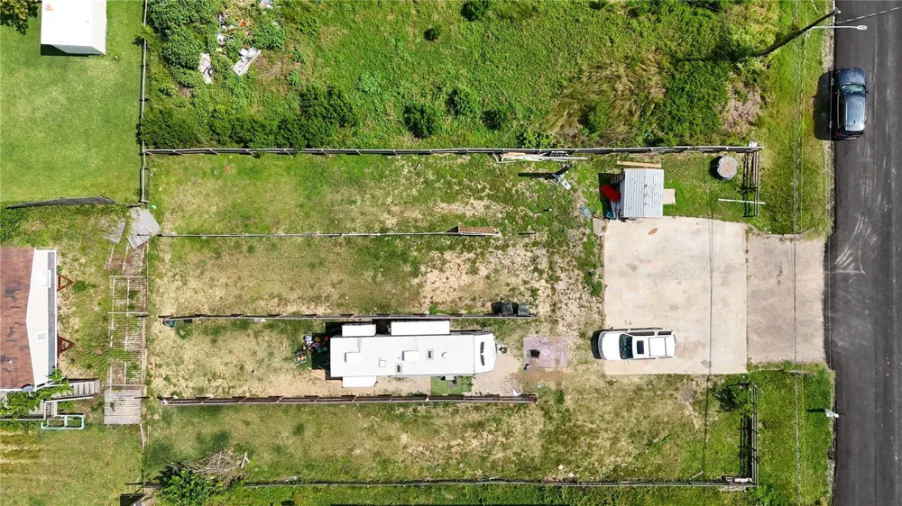 936 13th Street Dickinson, TX 77539