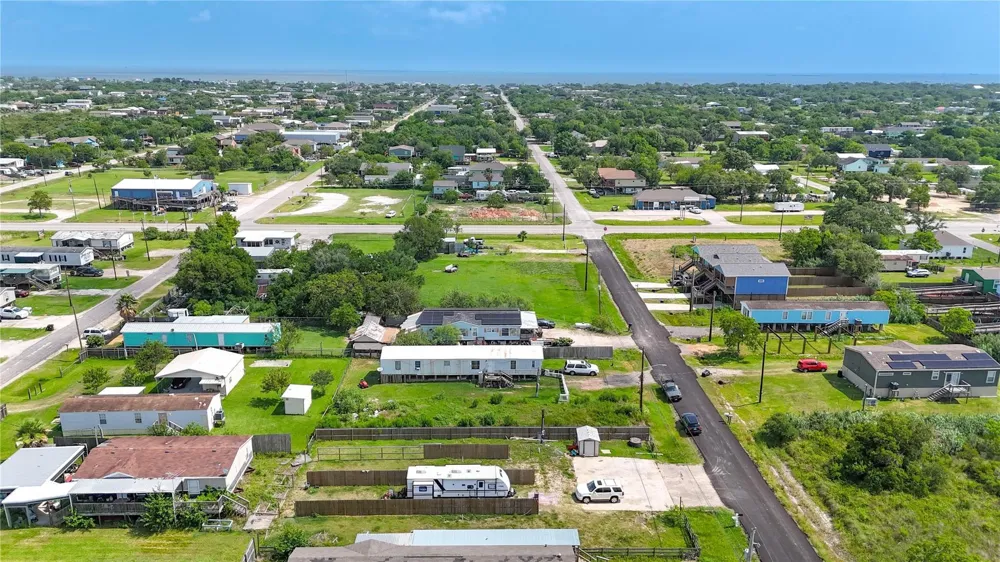 936 13th Street Dickinson, TX 77539