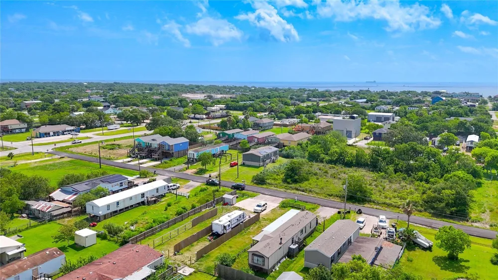 936 13th Street Dickinson, TX 77539
