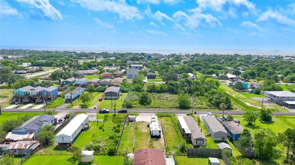 936 13th Street Dickinson, TX 77539