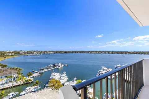 1208 MARINE WAY #901