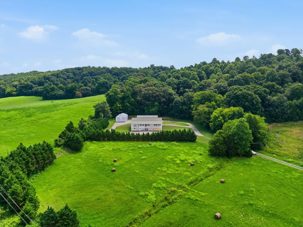 1700 Cedar Valley Rd Sweetwater, TN 37874