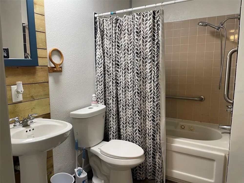 1601 STEPHENS ROAD Ruskin, FL 33570
