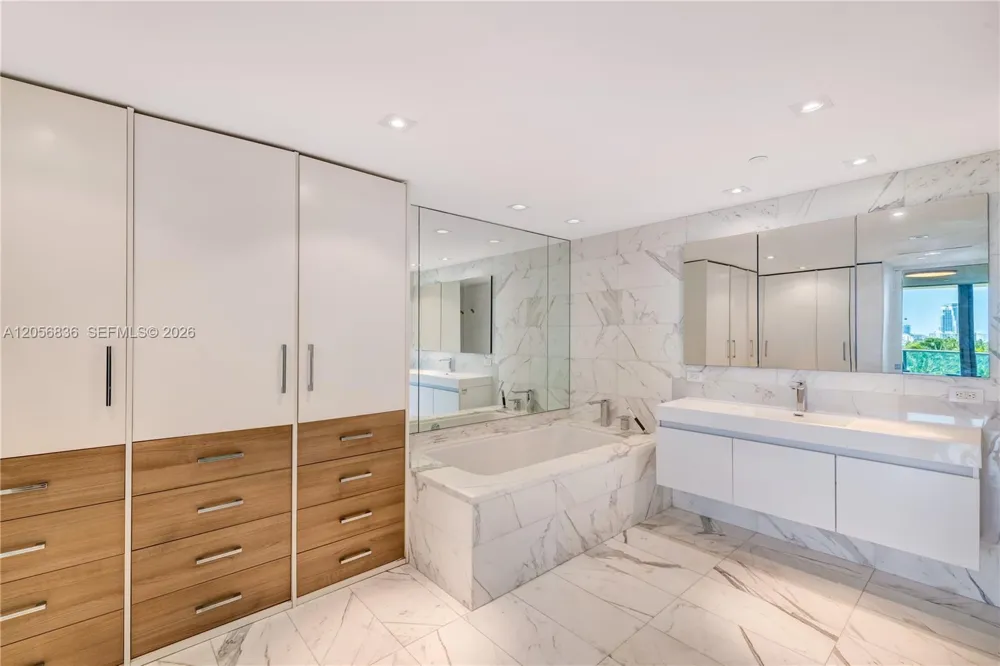 1455 Ocean Dr #703 Miami Beach, FL 33139