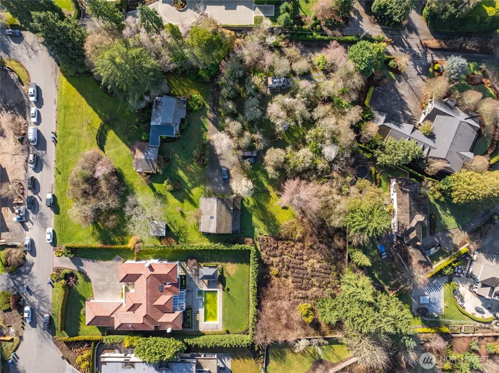 9406 NE 32nd Street Clyde Hill, WA 98004