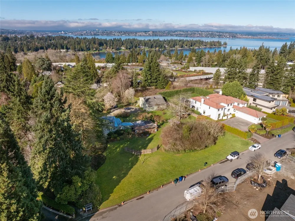 9406 NE 32nd Street Clyde Hill, WA 98004
