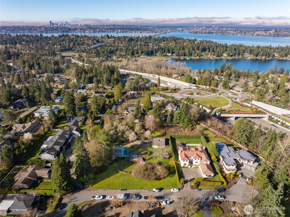 9406 NE 32nd Street Clyde Hill, WA 98004