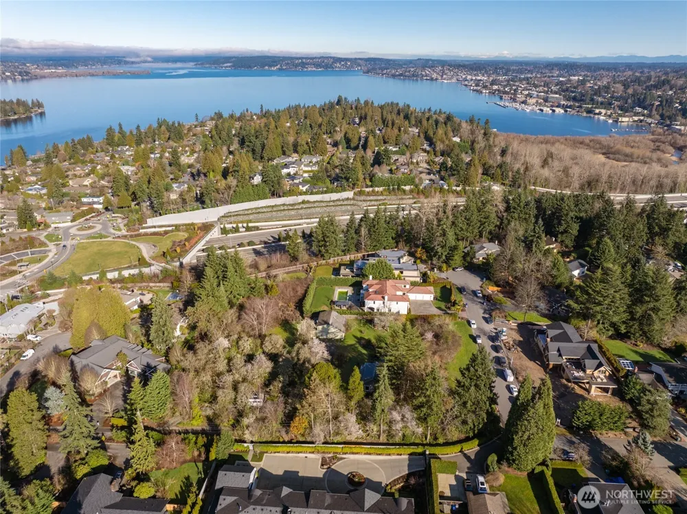 9406 NE 32nd Street Clyde Hill, WA 98004