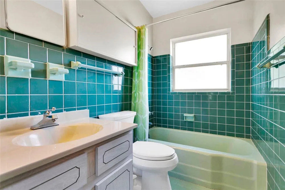 2418 E JERSEY AVENUE Orlando, FL 32806