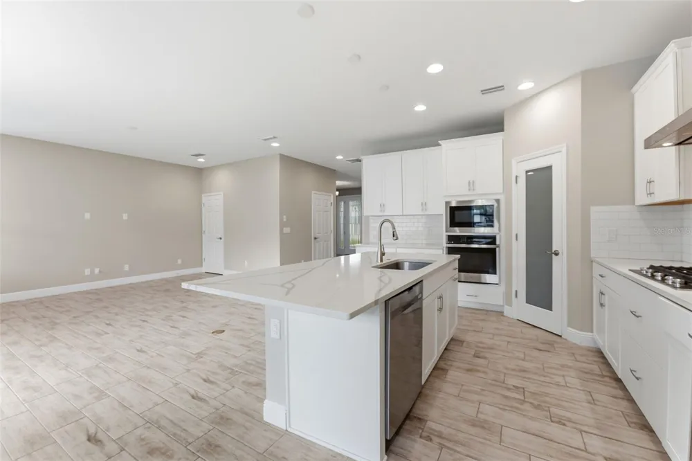 3940 MAURICE AVENUE Odessa, FL 33556