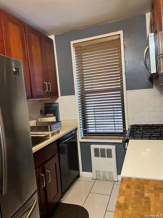 224-24 Union Tpke #4N Oakland Gardens, NY 11364