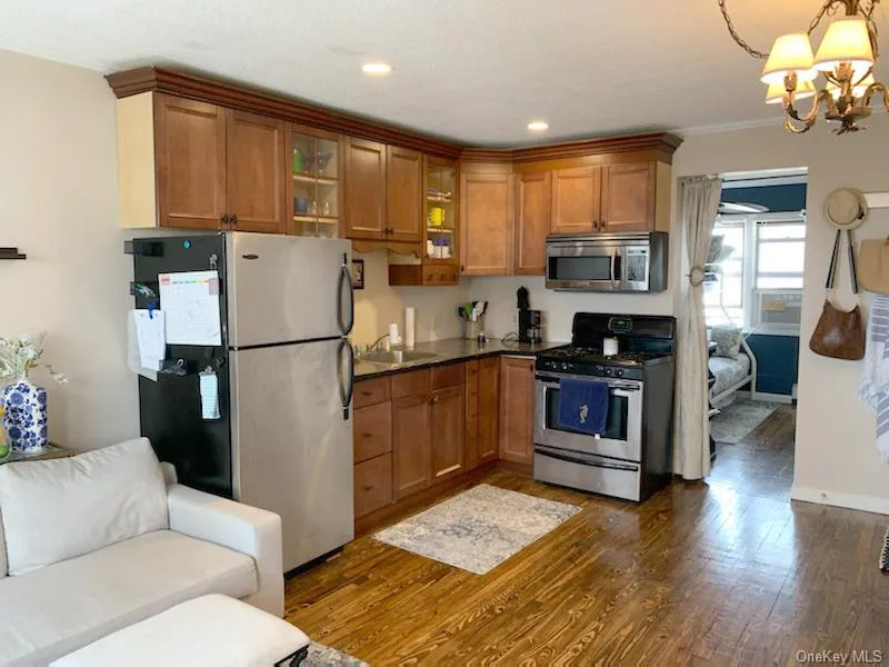 65 W Broadway #7B Long Beach, NY 11561