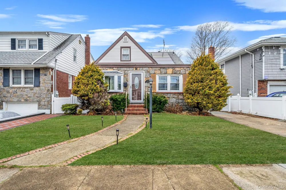 12 Edna Court Valley Stream, NY 11580