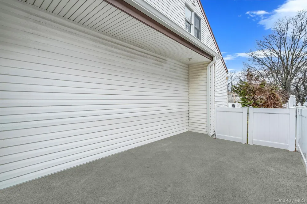12 Edna Court Valley Stream, NY 11580