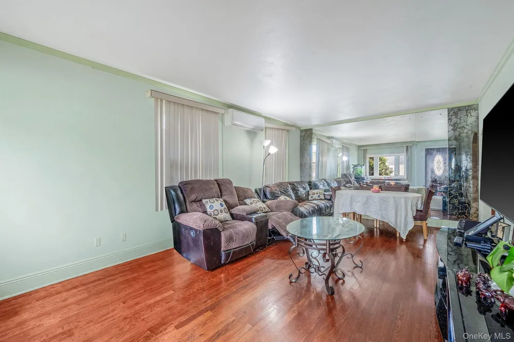 12 Edna Court Valley Stream, NY 11580