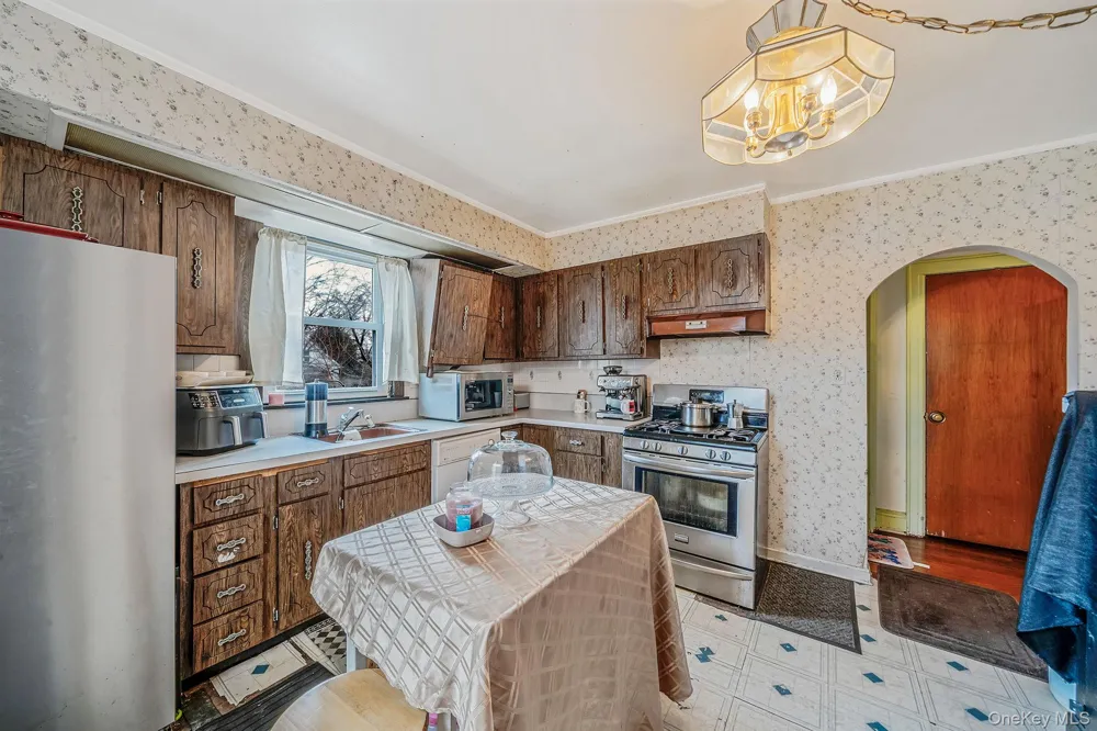 12 Edna Court Valley Stream, NY 11580