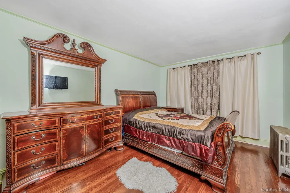 12 Edna Court Valley Stream, NY 11580