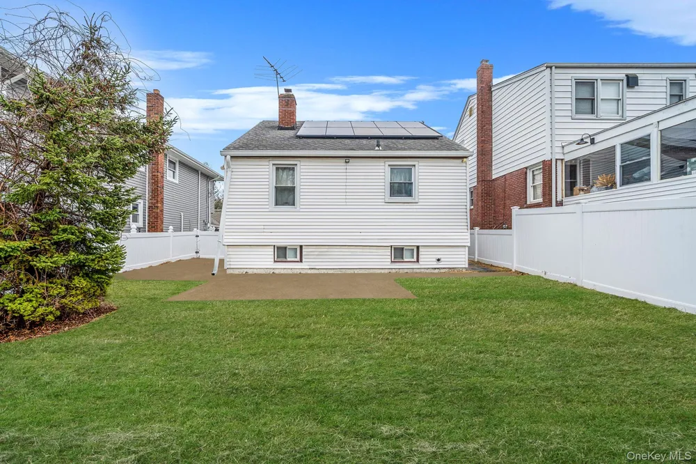 12 Edna Court Valley Stream, NY 11580