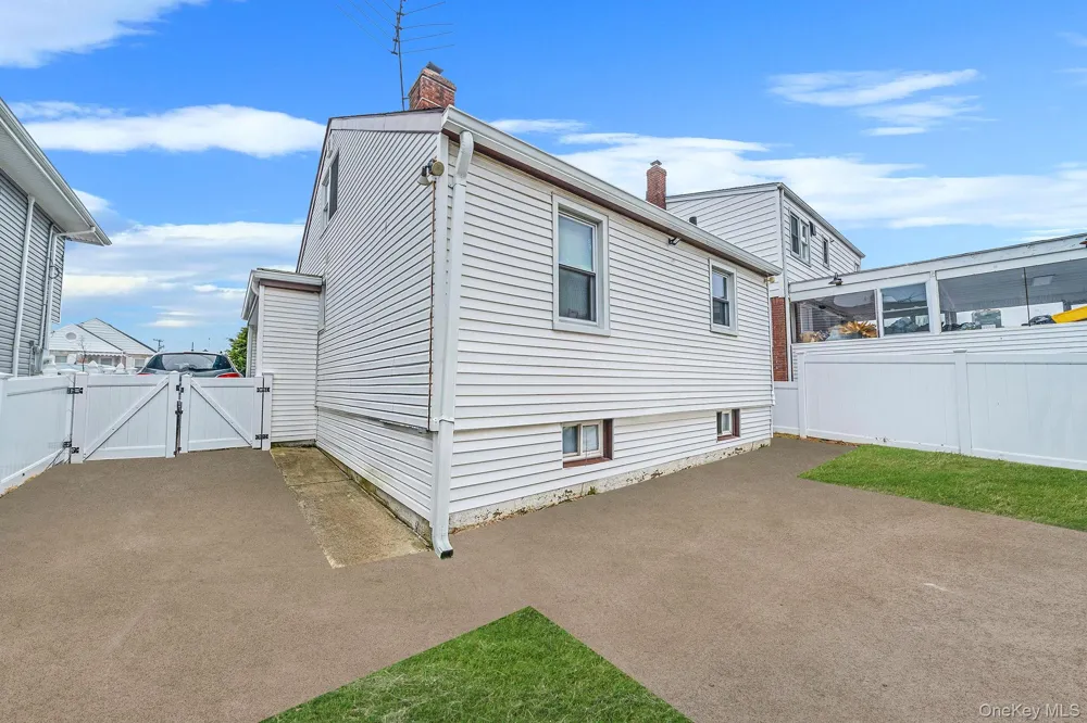 12 Edna Court Valley Stream, NY 11580