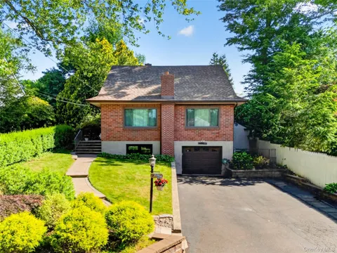 9 E Hall Avenue