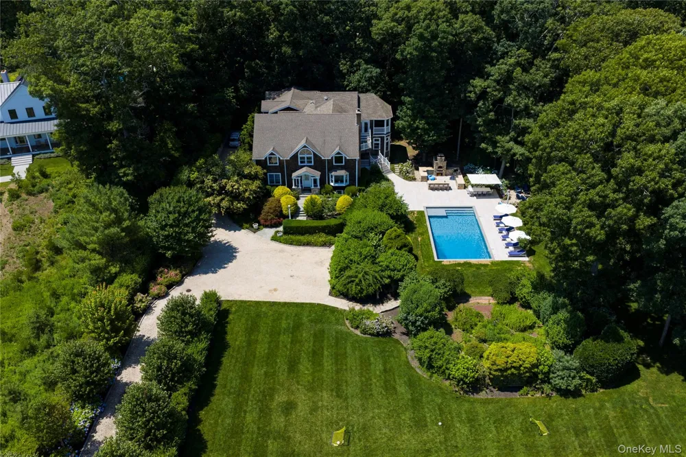 652 Noyack Path Water Mill, NY 11976