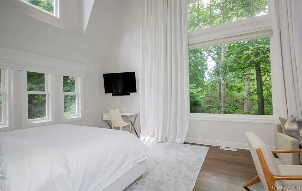 652 Noyack Path Water Mill, NY 11976