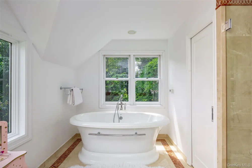 652 Noyack Path Water Mill, NY 11976