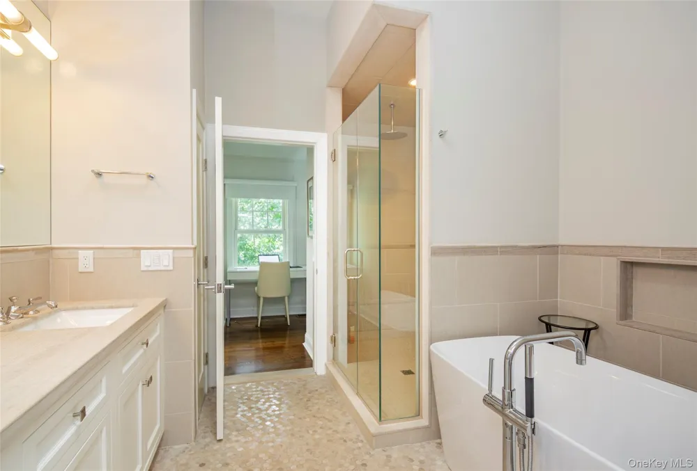 652 Noyack Path Water Mill, NY 11976