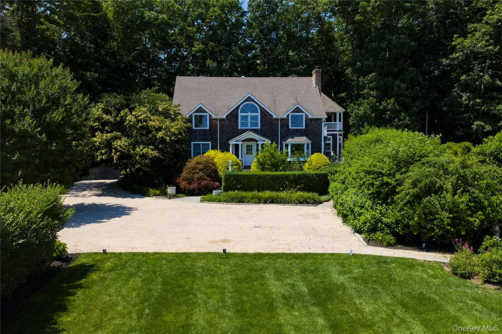 652 Noyack Path Water Mill, NY 11976
